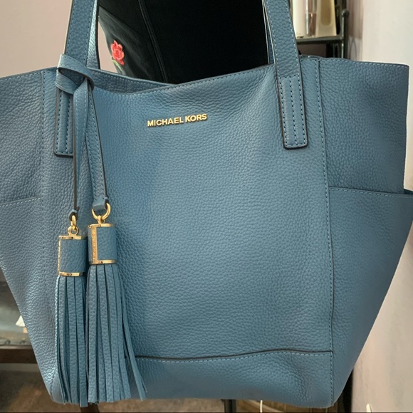 Michael Kors Handbags - Michael Kors shoulder bag.
